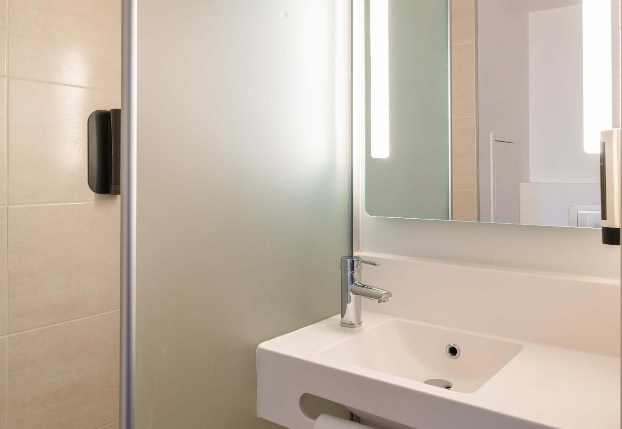 B&B Hotel Lyon Eurexpo Chassieu Εξωτερικό φωτογραφία